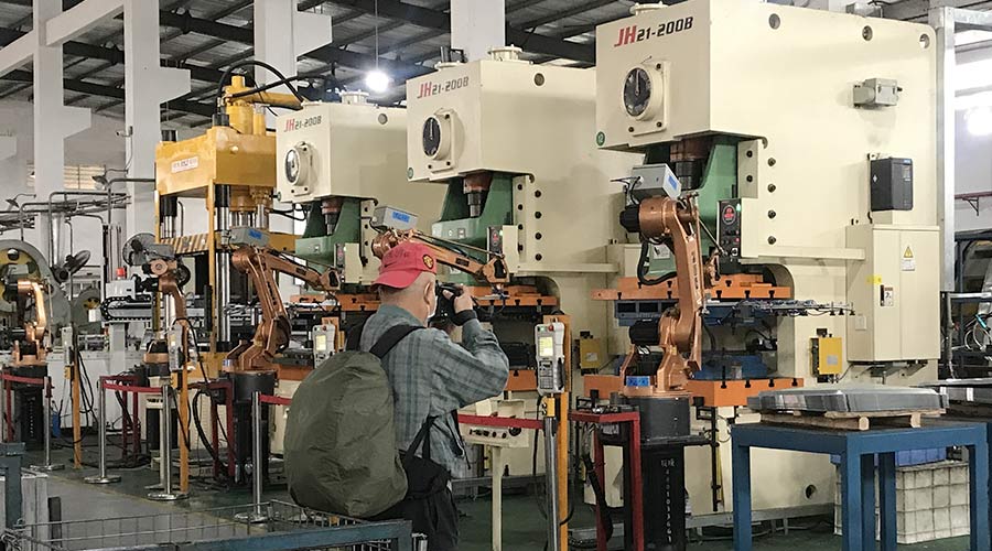 江門市攝影協(xié)會蒞臨金環(huán)電器拍攝交流  用鏡頭見證實力！