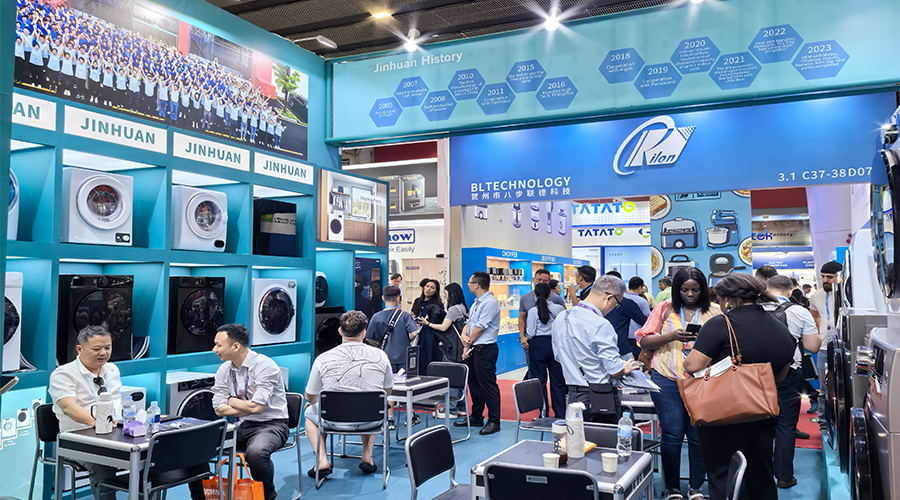 廣交會(huì)第三日：展位前的國際對(duì)話